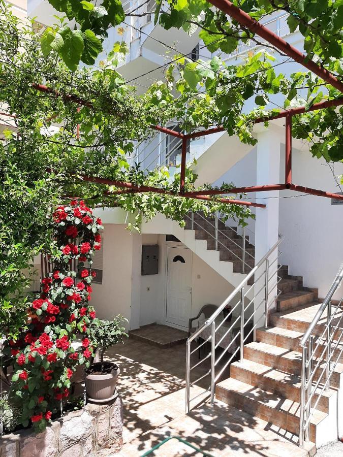 Guest House Ugljevarevic Будва Экстерьер фото