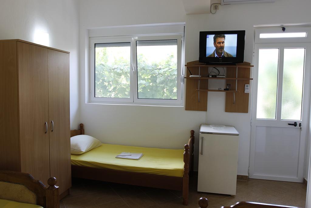 Guest House Ugljevarevic Будва Экстерьер фото