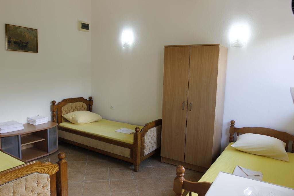 Guest House Ugljevarevic Будва Экстерьер фото
