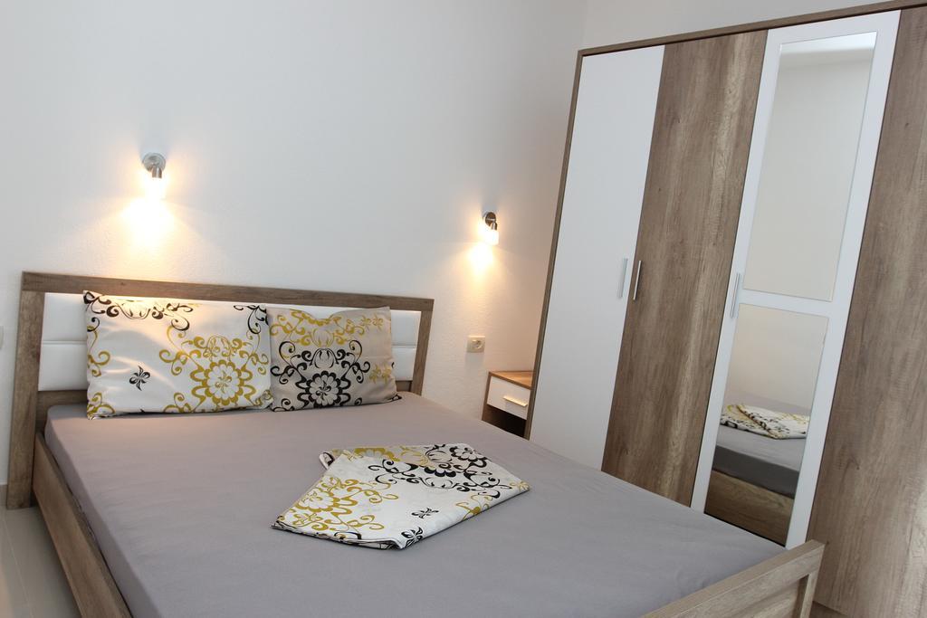 Guest House Ugljevarevic Будва Экстерьер фото